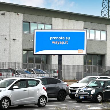 Postazione pubblicità digitale su strada a Livorno