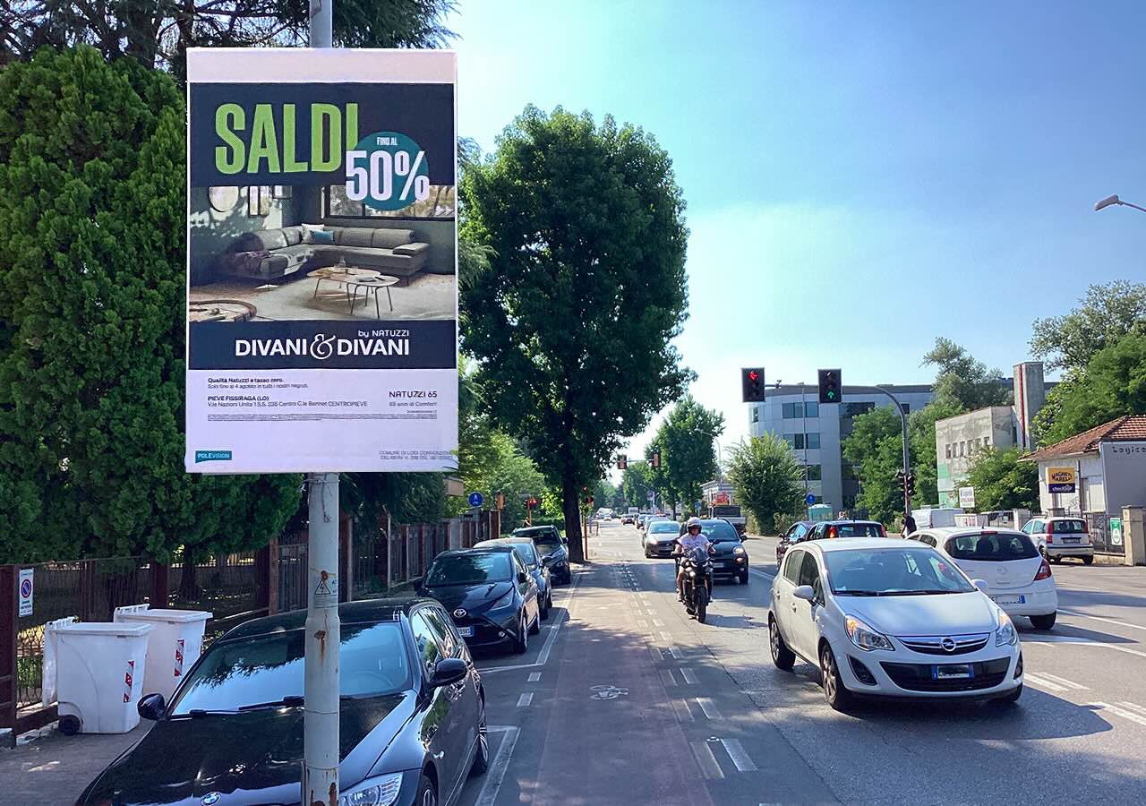 Pubblicità esterna temporanea su palo illuminazione pubblica