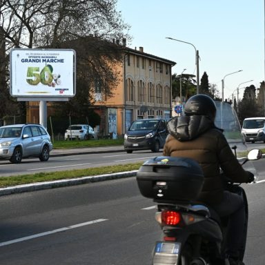 Pubblicità affissione su strada Bologna e via Emilia