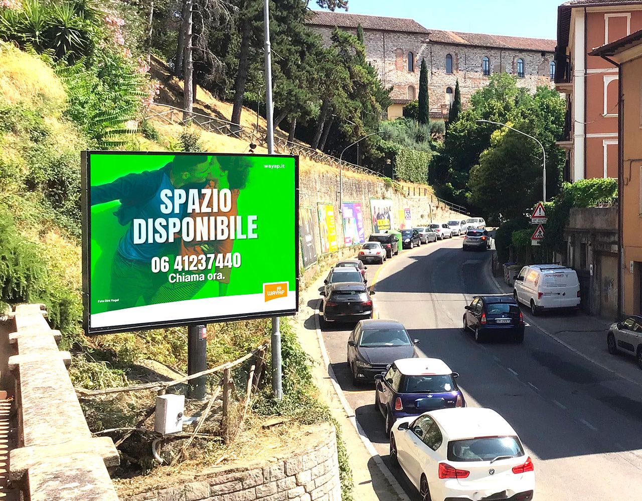 Spazio pubblicitario digitale luminoso a Led su strada a Perugia