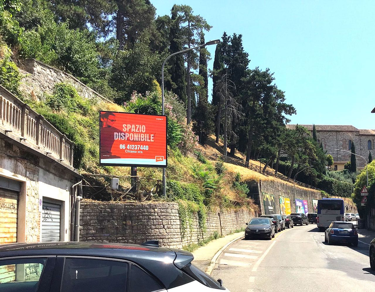 Impianto pubblicitario digitale a Led su strada a Perugia